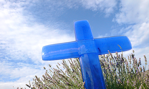 Grande croix en verre coloré pour un chemin, un cimetiere ou une église 